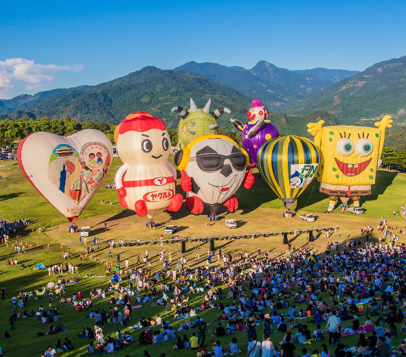 【熱氣球嘉年華】花東縱谷山海夢幻絕美月牙鞦韆.藍寶石海岸.鐵花村.現烤小龍蝦3日