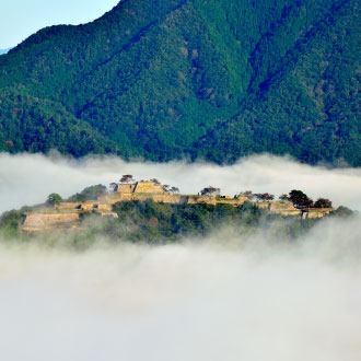 春櫻漫旅關西天空之城美饌7日.竹田城跡.玉造溫泉.出雲大社.鳥取沙丘.新庄村凱旋櫻.四晚溫泉.米其林料理.螃蟹吃到飽