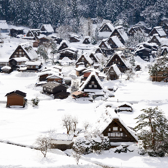 富山【超值特惠・北陸雪戀物語】雙溫泉5日．新穗高雪景纜車．白川鄉合掌村．庄川峽雪見遊船．名花之里璀璨燈海．採草莓．飛驒牛饗宴