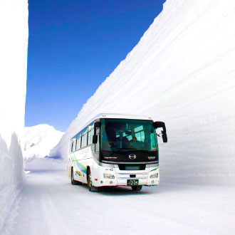 立山黑部雪牆雙溫泉5日~保住五星希爾頓.米其林合掌村.金箔DIY體驗.兼六園.上高地.國寶犬山城.飛驒牛料理