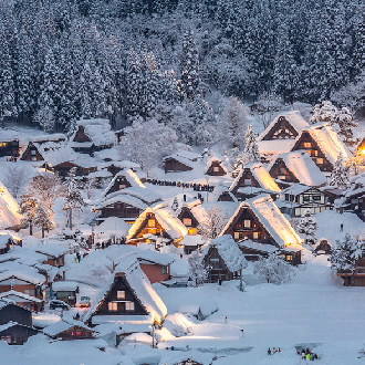 白川鄉合掌村點燈5日‧名花之里彩燈.新穗高纜車.雪上活動.飛驒手做娃娃體驗.地底藍寶石鍾乳洞.水族館.雙溫泉