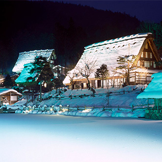 泰浪漫冬戀北陸雙溫泉6日.新穗高纜車.白川鄉合掌村.兼六園.牧歌之里戲雪三合一.庄川峽遊船.名花之里彩燈