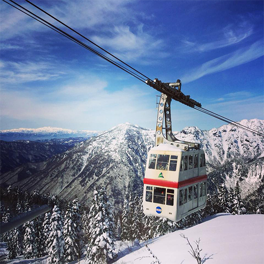 線上旅展北陸秘境6日.名花之里彩燈.玩雪.米其林三星推薦.哆啦A夢電車.新穗高纜車.白川鄉合掌村.雪中庄川遊船.兼六園.
