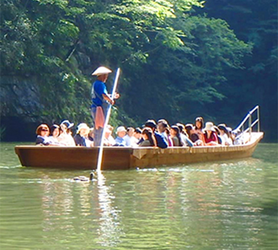 <b>絕美秘境東北~嚴美溪.狔鼻溪遊船.長老湖.男鹿真山傳承館.銀山溫泉.松島遊船.雙溫泉6日</b>