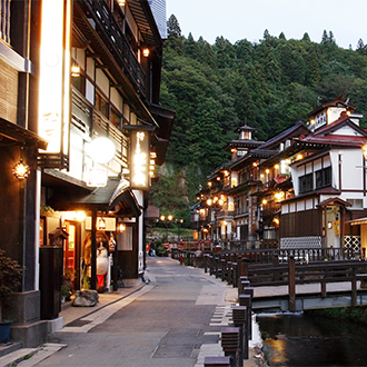 東北櫻花物語三溫泉5日~弘前櫻吹雪.津輕櫻花鐵道.銀山溫泉.北上展勝地.螃蟹吃到飽
