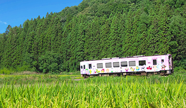 旅遊家 賞櫻花現東北夢幻浪漫會津鐵道.採草莓.大內宿.秘境銀山溫泉街.櫻花百選.米澤和牛溫泉5日(新潟進出)