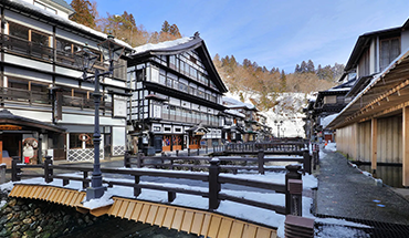 旅遊家 賞櫻限定花現東北夢幻浪漫會津鐵道.採草莓.大內宿.秘境銀山溫泉街.櫻花百選.米澤和牛溫泉5日(新潟進仙台出)